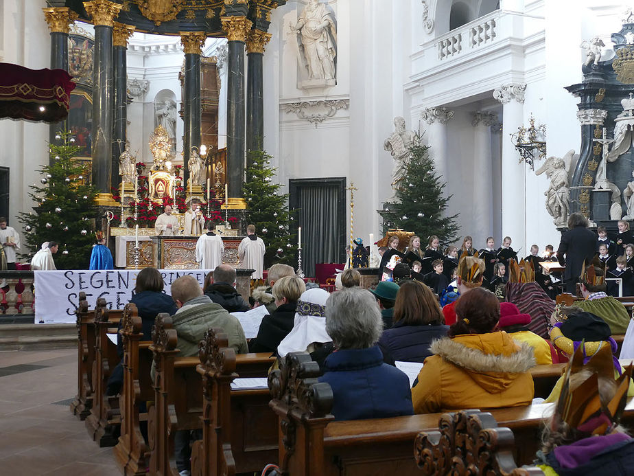 Aussendung der Sternsinger im Hohen Dom zu Fulda (Foto: Karl-Franz Thiede)